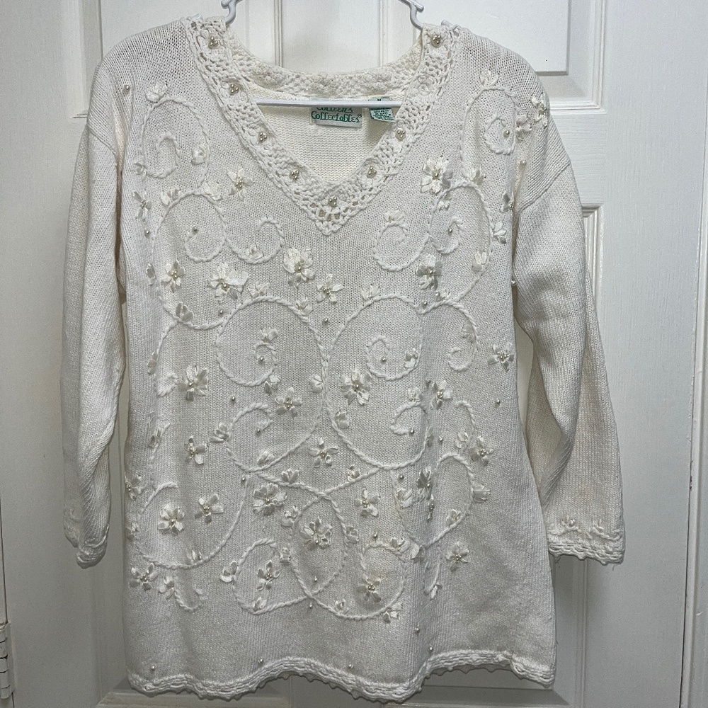 Women's Colleen's Collectable White Sweater Size M